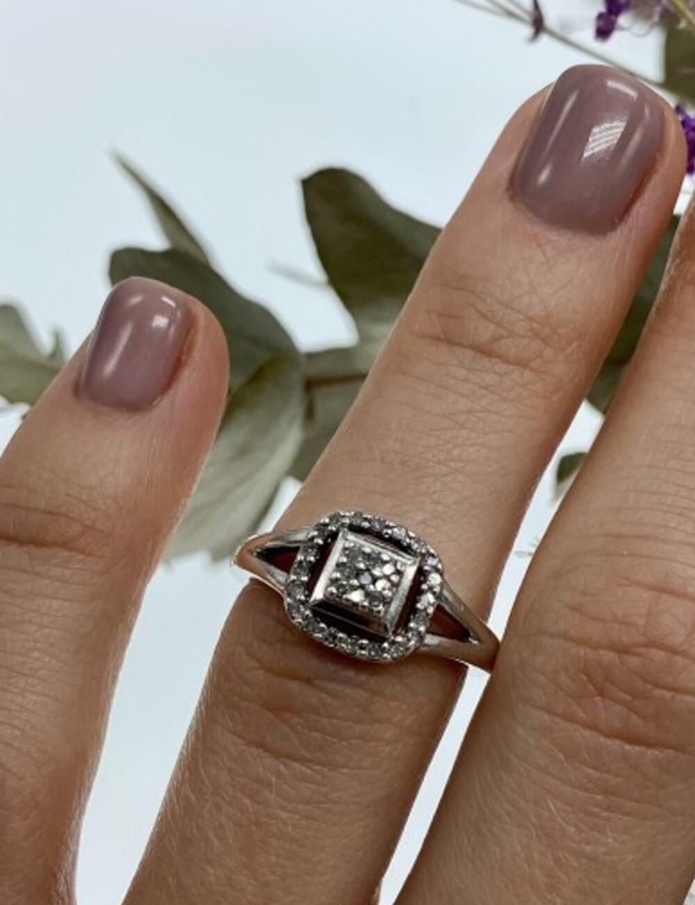 925 Sterling Silver White Sapphires Ring Size 5.5